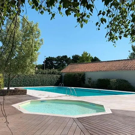Piscine Et Commerces Proche *