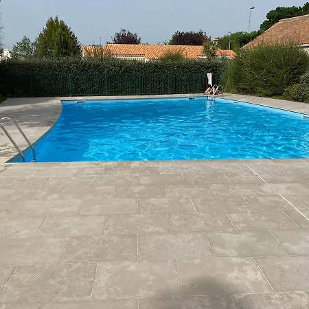 Apartment Piscine Et Commerces Proche