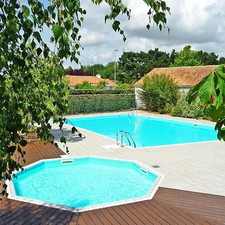 Piscine Et Commerces Proche * 포르닉