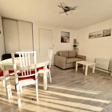 Piscine Et Commerces Proche 아파트 *