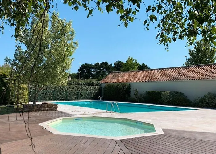 Piscine Et Commerces Proche *